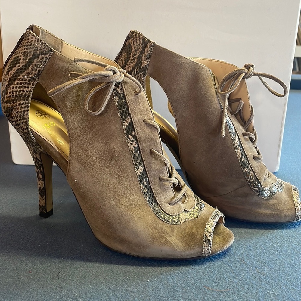 Suede ankle bootie with faux snakeskin trim and cutouts. Great condition!